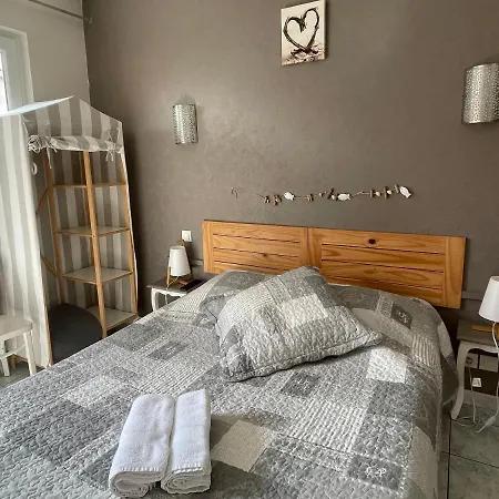 게스트하우스 Comme Une Evidence Chambres D'Hotes 3*