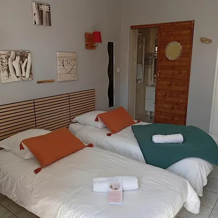 게스트하우스 Comme Une Evidence Chambres D'Hotes 3*