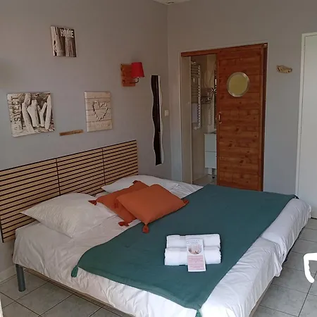 게스트하우스 Comme Une Evidence Chambres D'Hotes 3*