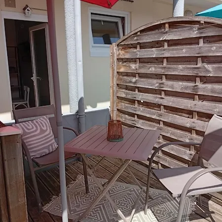 Comme Evidence Et D'hotes